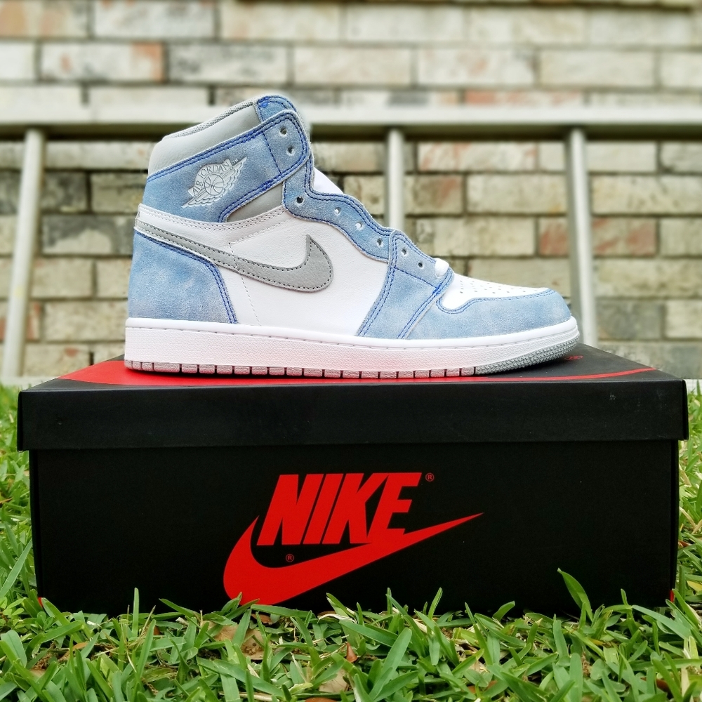 Size 8.5 (10w) - Jordan 1 Retro High OG Hyper Royal - New DS